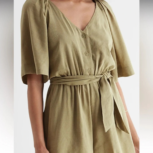Express l NWT Linen-Blend Button Up Tie Waist Romper Elm Green Size Large - Picture 3 of 6